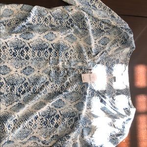 White House black market Long sleeve shirt